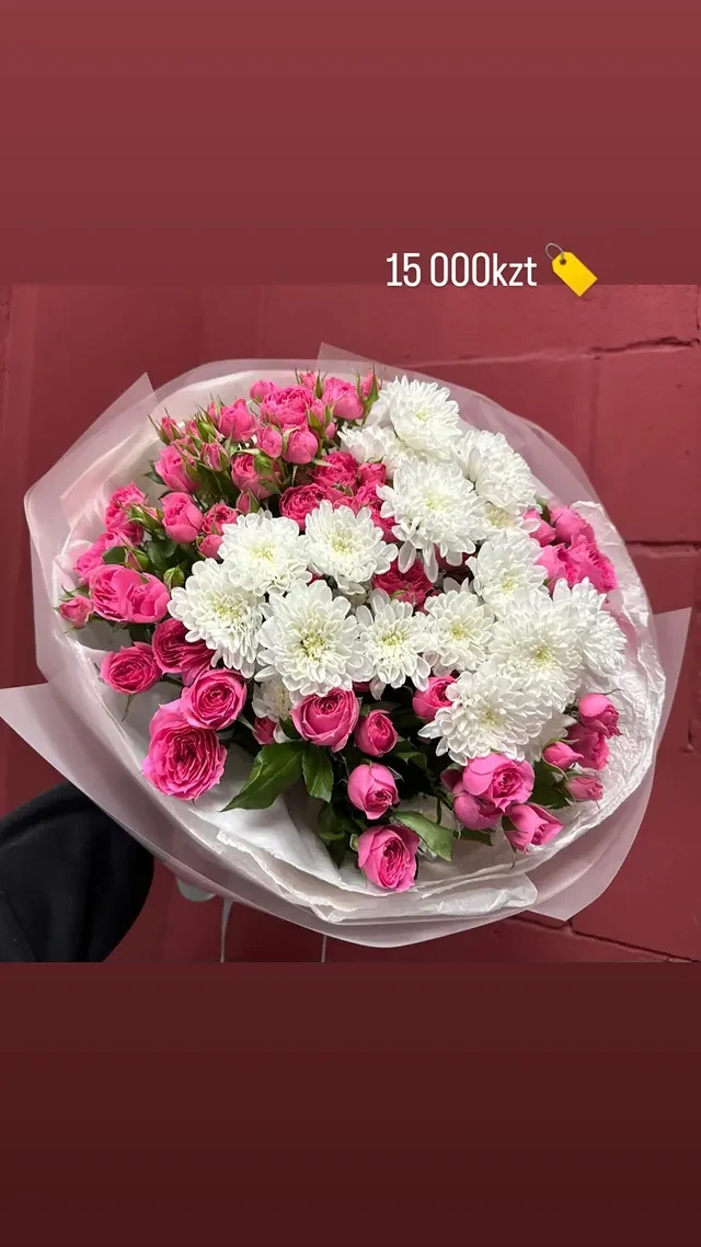 Хризантемы и розовые розы